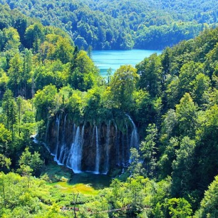 Stunning Plitvice Lakes with lunch