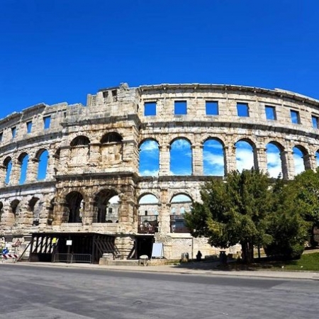 Pula Walking Tour