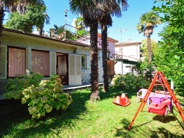 Cosy small House with a big private Garden: